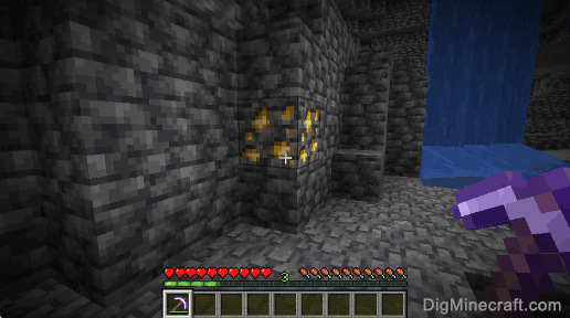 deepslate gold ore and pickaxe