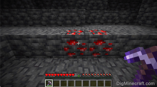 deepslate redstone ore and pickaxe